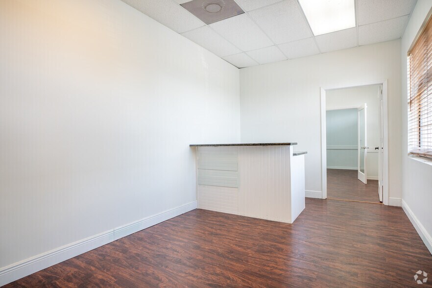 More Photos Of 11350 66th St N, Largo Office Residential For Lease