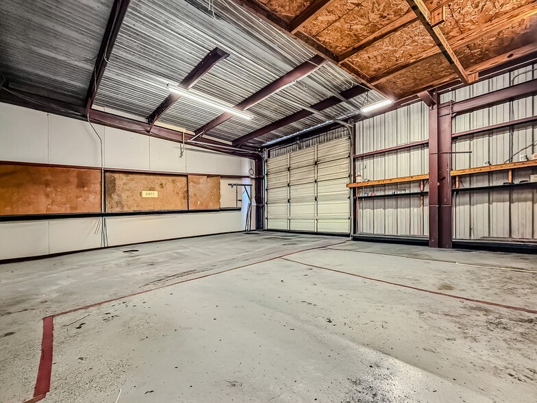 More Photos Of 3801 Saturn Rd, Corpus Christi Warehouse For Sale