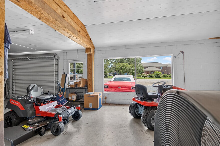 More Photos Of 217 Main St, Pine Mountain General Retail For Sale