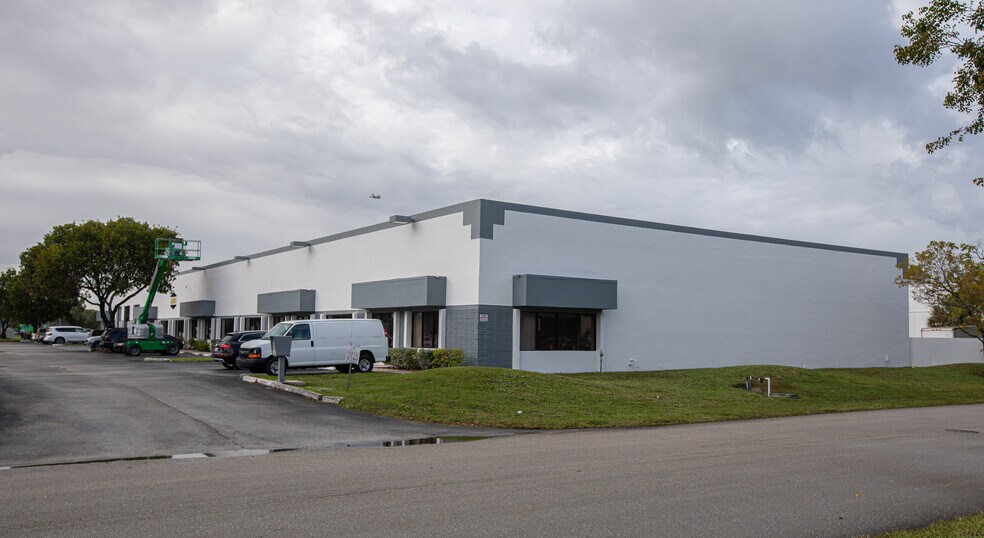 More Photos Of 3555-3569 NW 53rd Ct, Fort Lauderdale Unknown For Lease