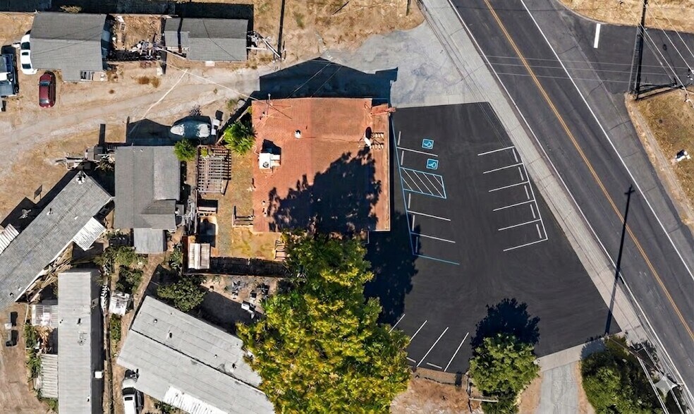 More Photos Of 311 Lake Mendocino Dr, Ukiah Bar For Lease