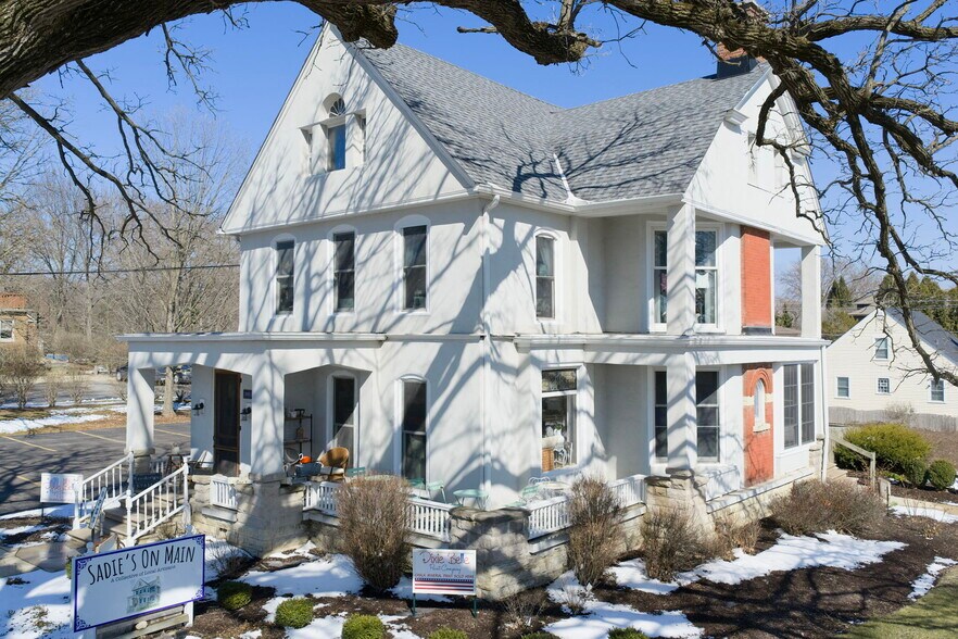 More Photos Of 303 N Main St, Elburn General Retail For Sale