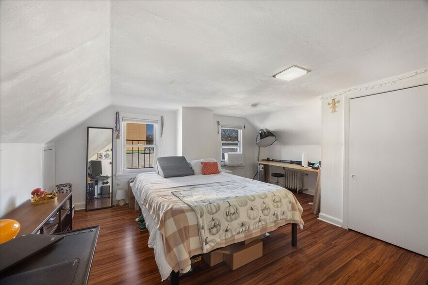 More Photos Of 49 LAKE St, West Harrison Restaurant For Sale