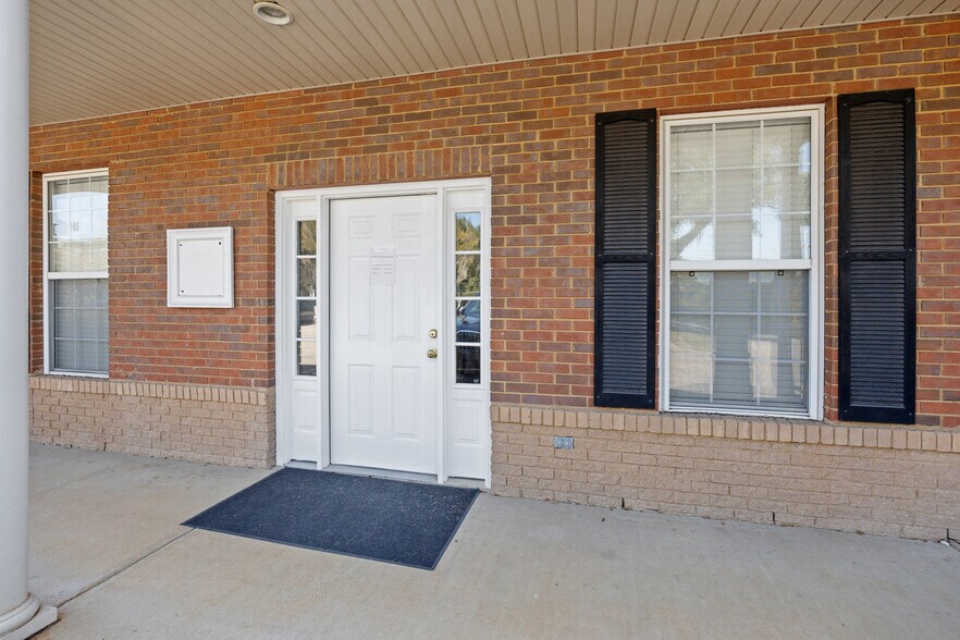 More Photos Of 1882 NE Capital Cir, Tallahassee Office For Lease