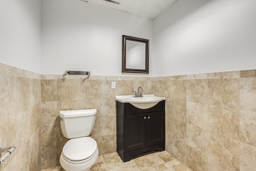 More Photos Of 3 Tice Rd, Franklin Lakes Distribution For Lease