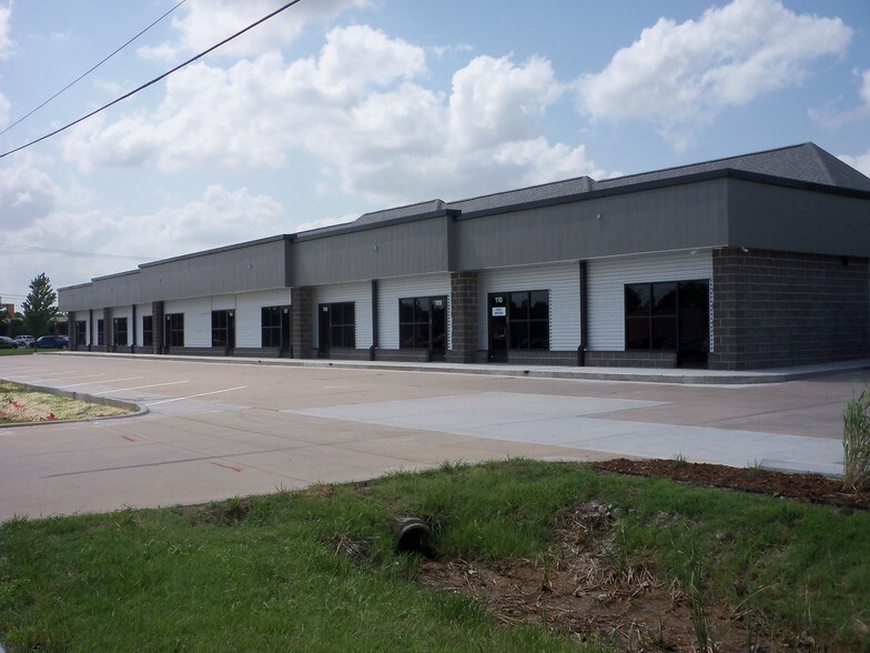 More Photos Of 602 N Webb Rd, Wichita Office For Lease