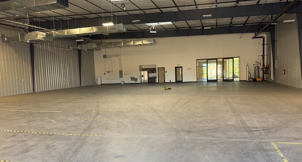 More Photos Of 1710 E Robin Ln, Phoenix Warehouse For Sale