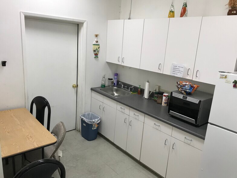 More Photos Of 301-307 N Main St, Santa Ana Storefront For Sale