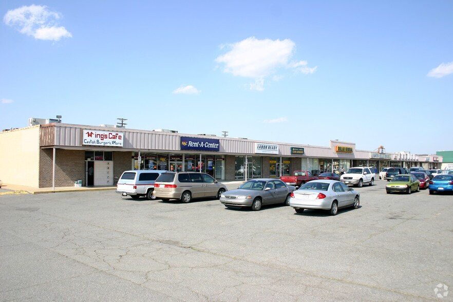 More Photos Of 4109-4155 E Broadway St, North Little Rock General Retail For Lease