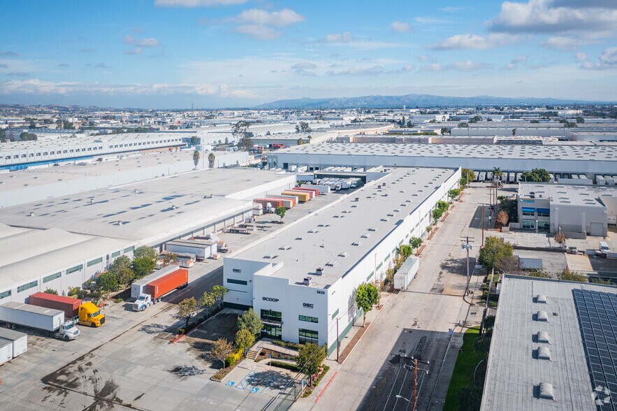 More Photos Of 5849-5853 E 61st St, Commerce Warehouse For Lease