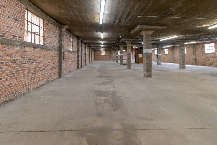 More Photos Of 902 S 1st Ave, Pocatello Distribution For Lease