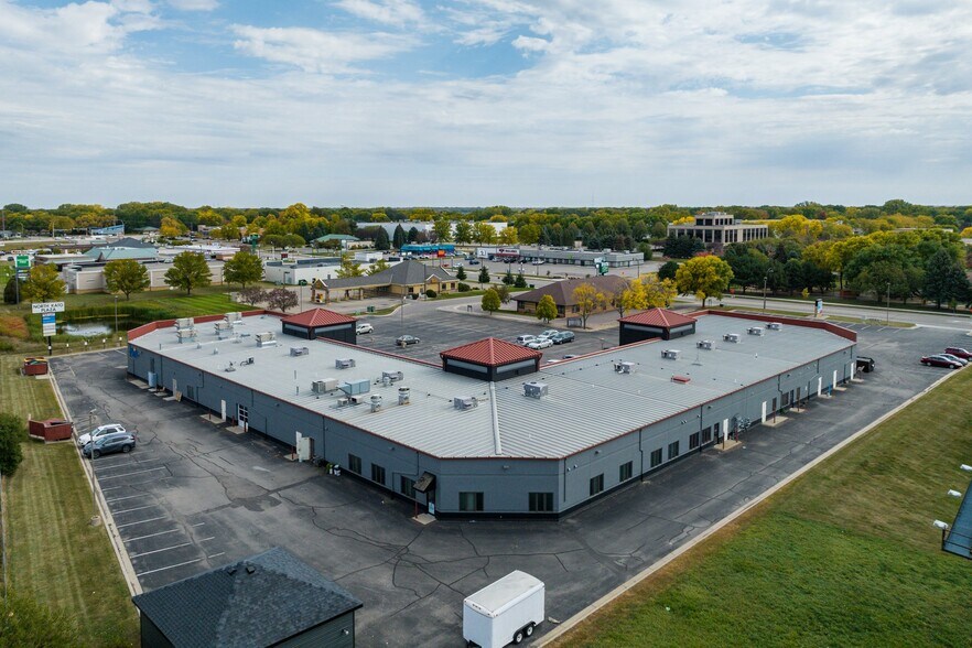 More Photos Of 1802-1838 Commerce Dr, North Mankato Freestanding For Lease