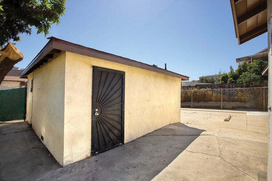 More Photos Of 1612 Pennsylvania Ave, Los Angeles Multifamily For Sale