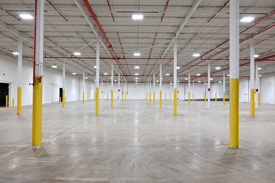 More Photos Of 1709-1769 Latham St, Memphis Distribution For Lease