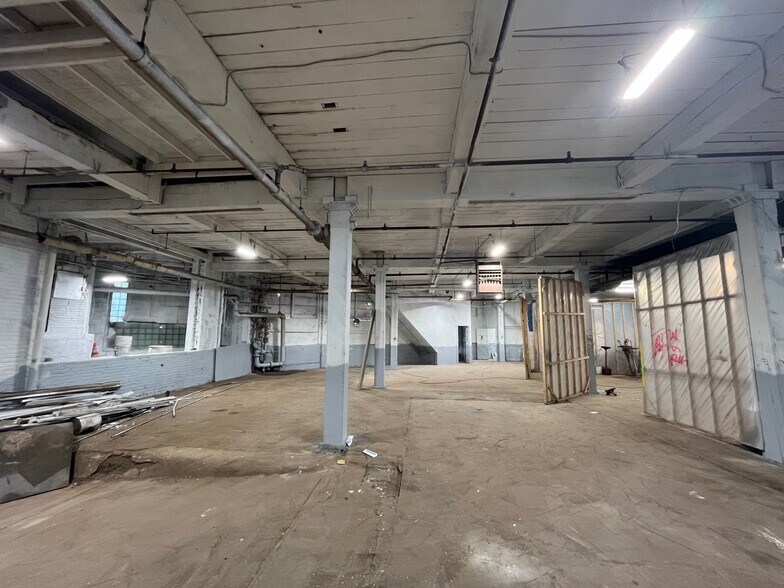 More Photos Of 3108 Fox St, Philadelphia Light Manufacturing For Lease