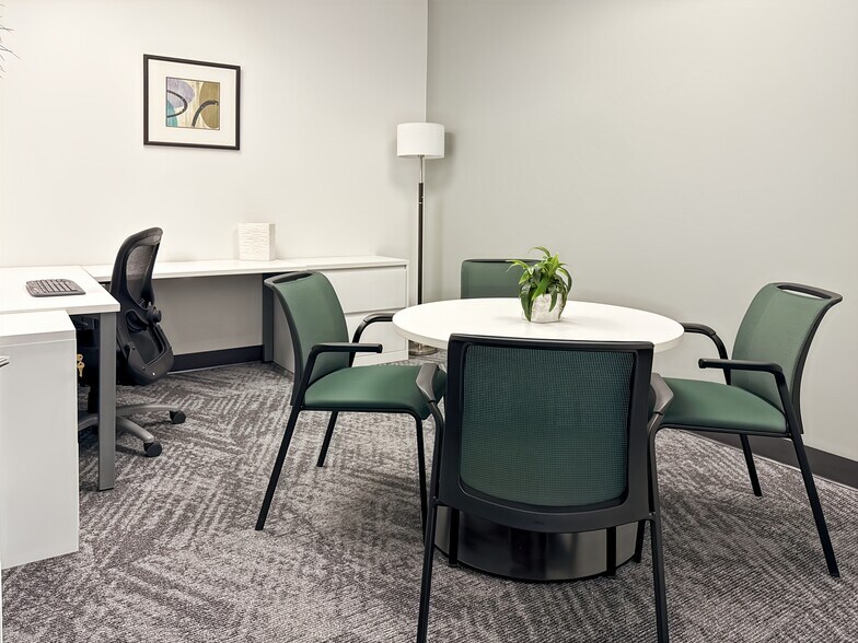More Photos Of 2550 W Union Hills Dr, Phoenix Coworking Space