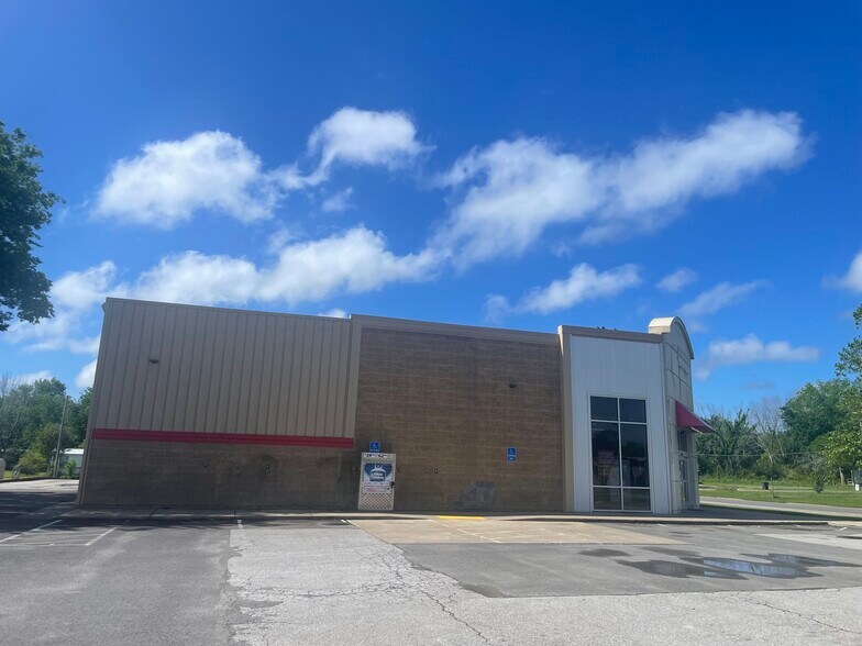 More Photos Of 202 S 2nd St, Porum Freestanding For Lease