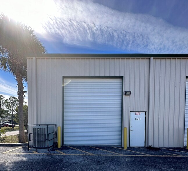 More Photos Of 6618-6628 26th Ct E, Sarasota Warehouse For Lease