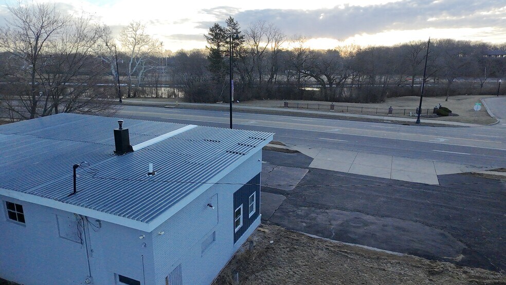 More Photos Of 2315 S Main St, Rockford General Retail For Sale