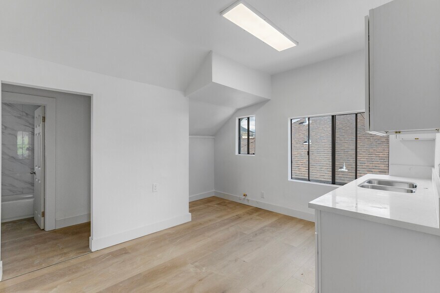 More Photos Of 605 N St Louis St, Los Angeles Apartments For Sale