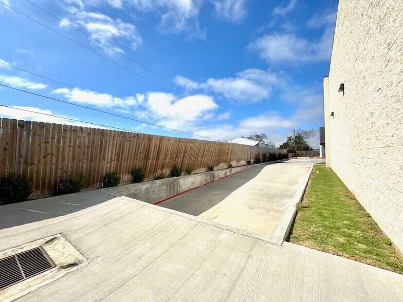 More Photos Of 4215 S Main St, Stafford Showroom For Sale