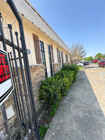 More Photos Of 3630 Almazan Dr, Dallas Medical For Lease