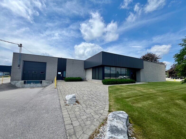 More Photos Of 95 Rankin St, Waterloo Flex For Sale