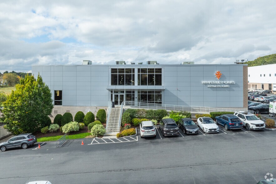 More Photos Of 271 Waverley Oaks Rd, Waltham Office For Lease