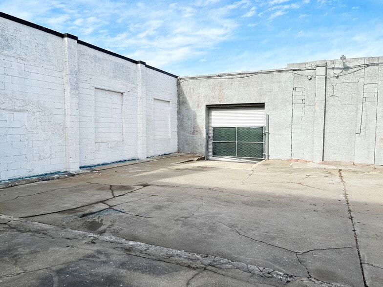 More Photos Of 900 S Heald St, Wilmington Warehouse For Sale