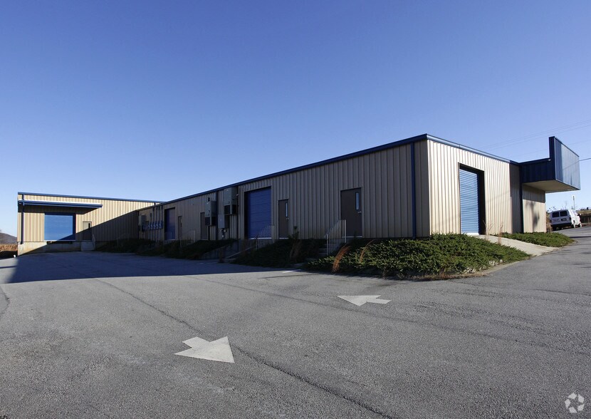 More Photos Of 9 McAdams Dr, Tallapoosa Distribution For Lease