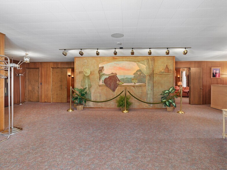 More Photos Of 520 2nd St, Excelsior Funeral Home For Sale