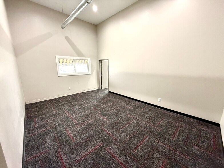 More Photos Of 13633 S 217th St, Gretna Light Distribution For Lease