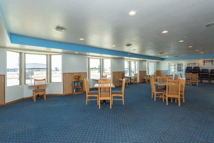 More Photos Of 2803 W 2nd St, Roswell Hotel For Sale