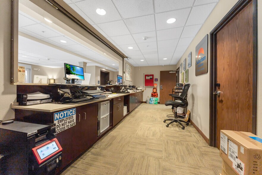 More Photos Of 975 Sheffield St, Washington Hotel For Sale