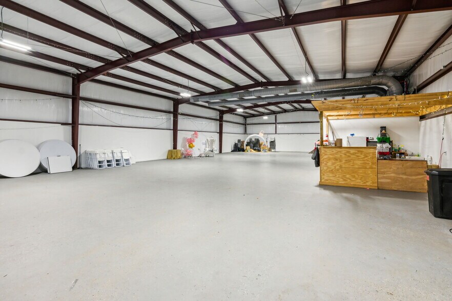 More Photos Of 308 Mill Creek Dr, Hull Warehouse For Sale