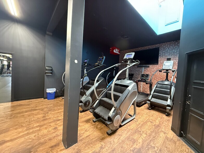 More Photos Of 210 N Harbor Blvd, Fullerton Storefront Retail Office For Lease