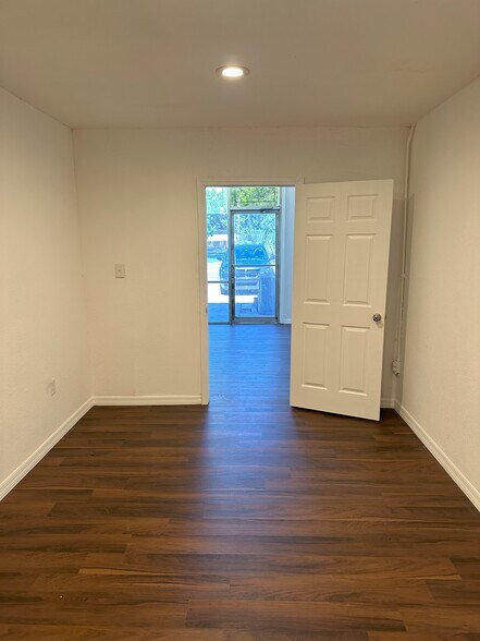 More Photos Of 3214-3218 Lenox Ave, Jacksonville Service For Lease