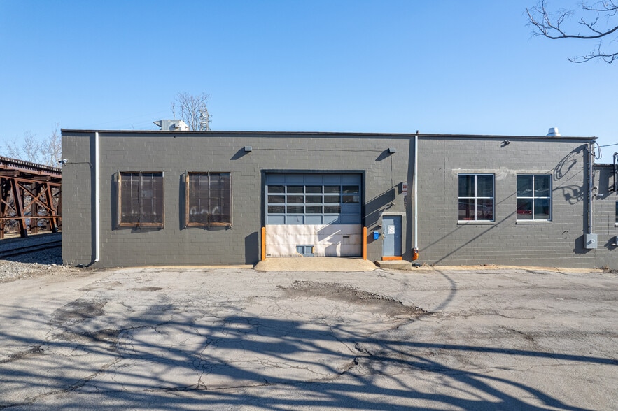 More Photos Of 19 35th St, Pittsburgh Warehouse For Lease