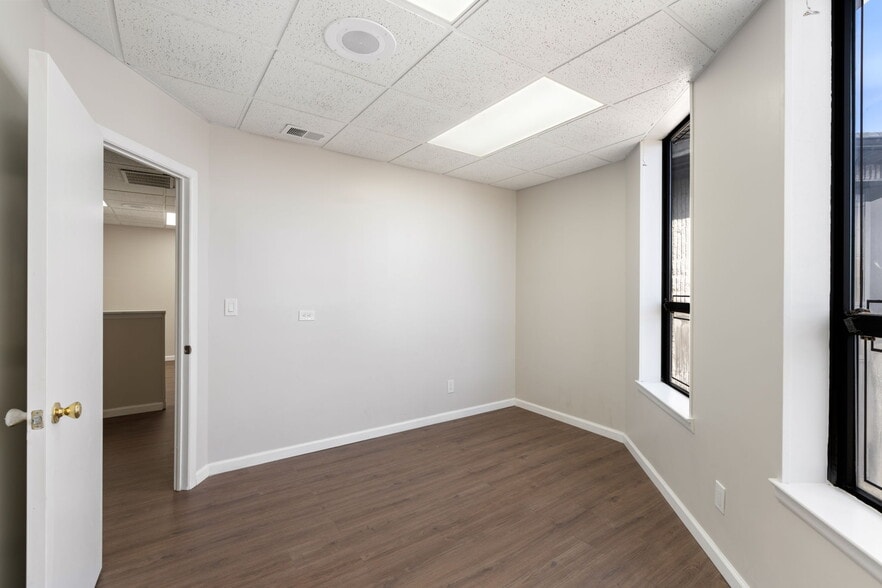 More Photos Of 2627 Hylan Blvd, Staten Island Medical For Lease