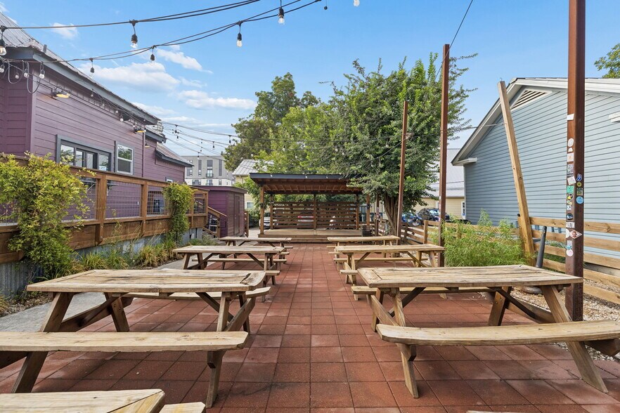 More Photos Of 217 W Hopkins St, San Marcos Restaurant For Sale