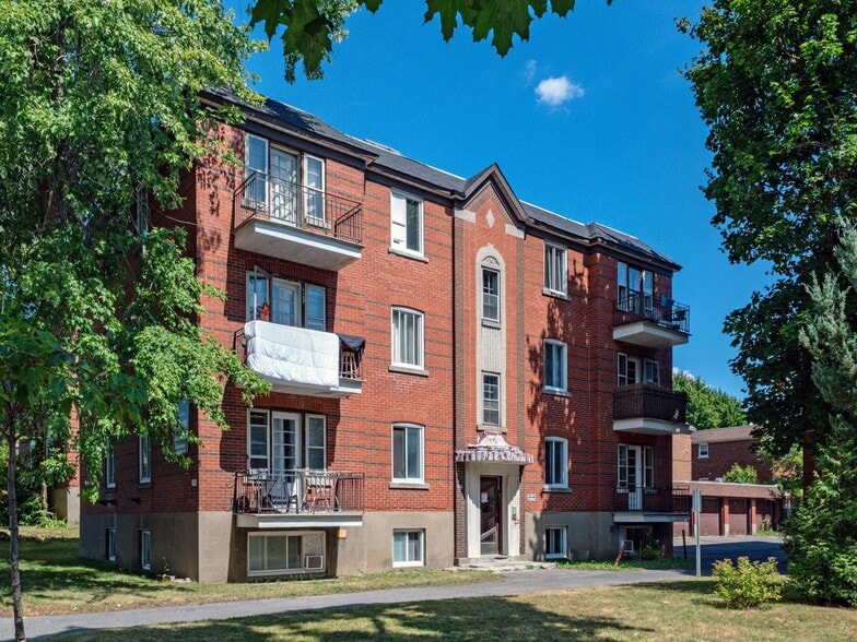 Primary Photo Of 2750 Av Van Horne, Montréal Apartments For Sale