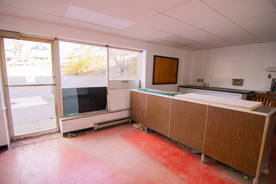 More Photos Of 1439 Sunset Blvd, Steubenville Flex For Sale