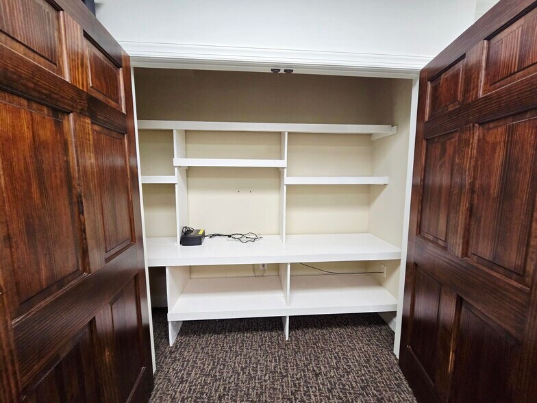 More Photos Of 8313 Six Forks Rd, Raleigh Office For Sale