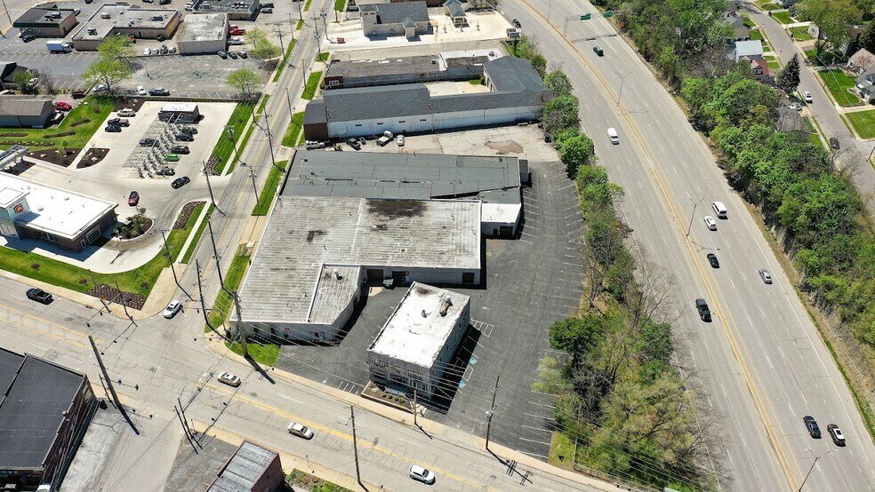 More Photos Of 2740-2754 2nd St, Cuyahoga Falls Warehouse For Lease
