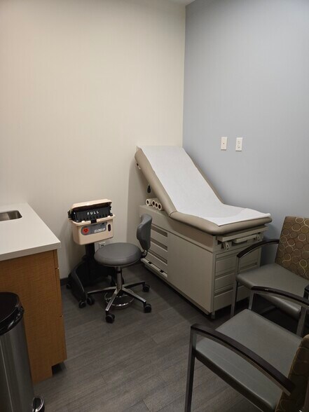 More Photos Of 18 Studio Arcade, Bronxville Medical For Lease