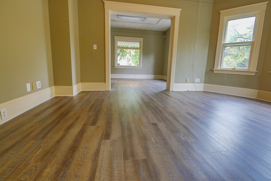 More Photos Of 1536 NW 23rd Ave, Portland Storefront Retail Office For Sale