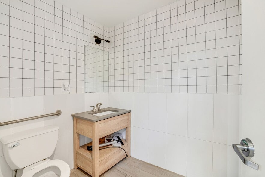 More Photos Of 535 DeKalb Ave, Brooklyn Specialty For Lease