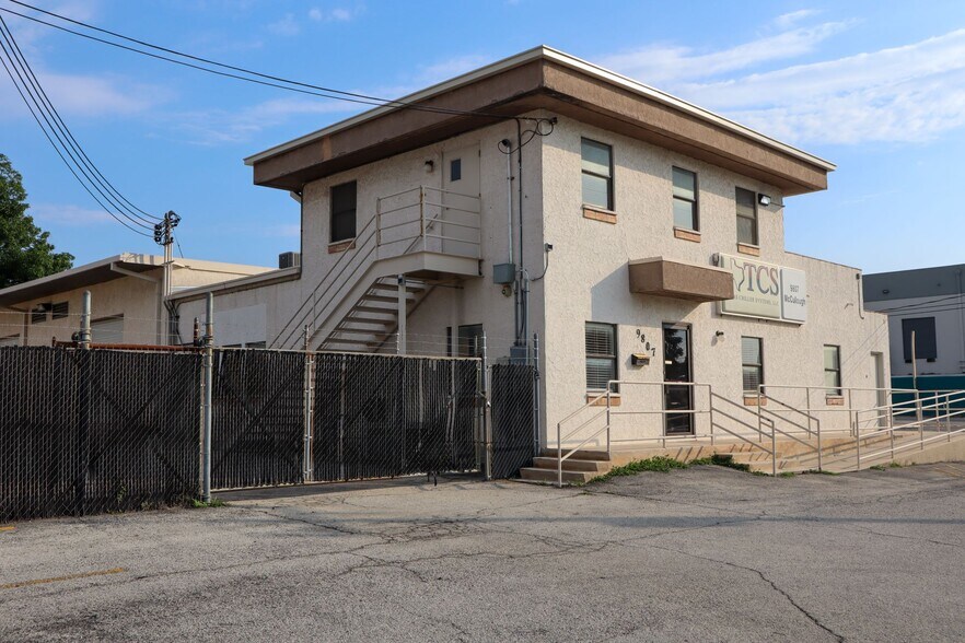 More Photos Of 9807 McCullough Ave, San Antonio Showroom For Sale