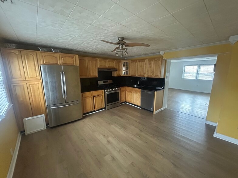 More Photos Of 4655 Benson St, Philadelphia Apartments For Sale