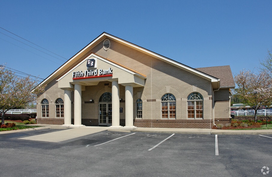 More Photos Of 2020 Fieldstone Pkwy, Franklin Unknown For Lease